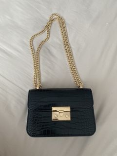 (Category: ) located in . Submitted by shopsmexyyy (Listing ID 1417235810, Image 1). Description: .