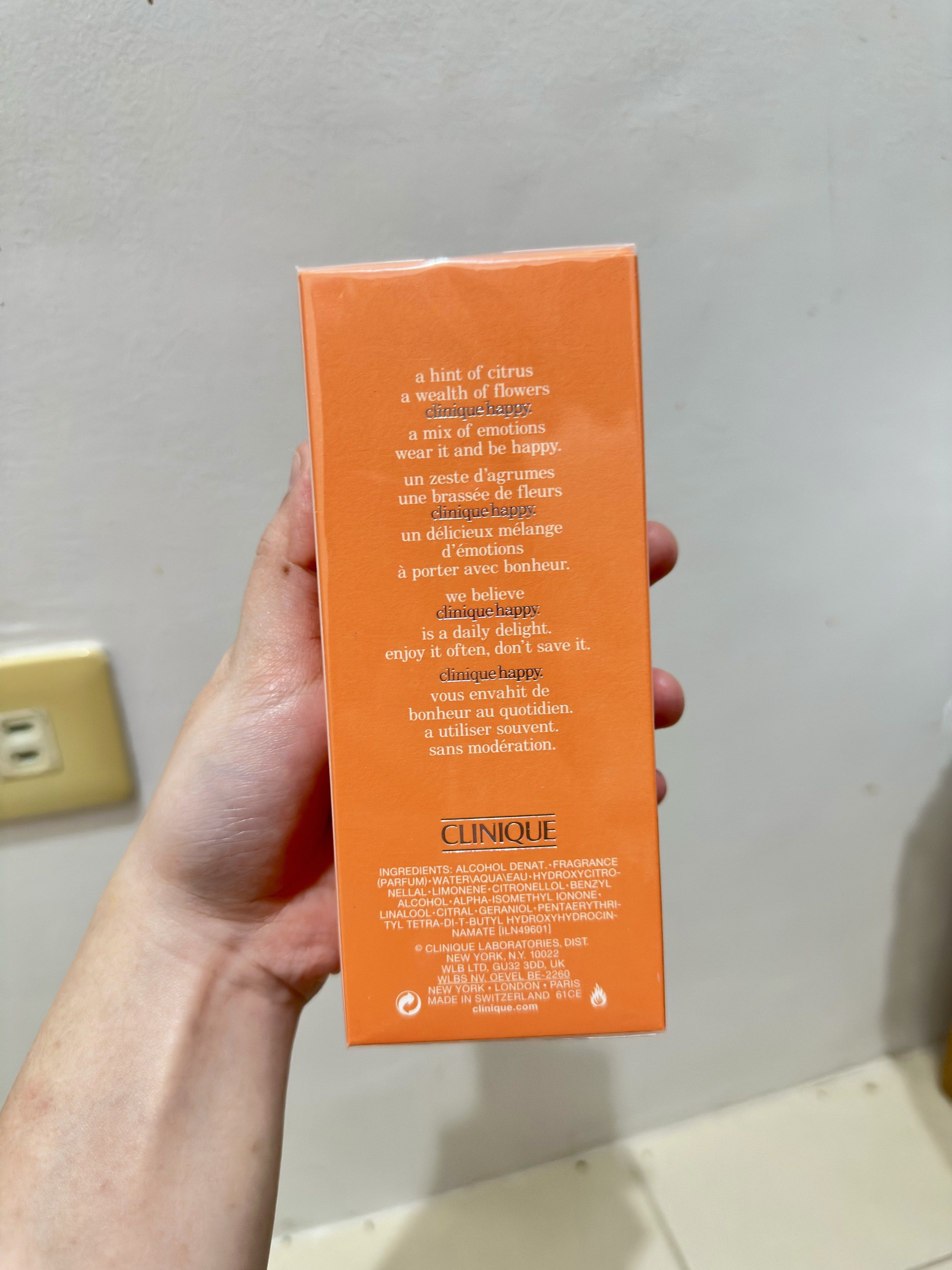 Clinique Happy Perfume Spray 100ml (Category: Fragrance & Deodorants) located in General Mariano Alvarez. Submitted by donnabeys (Listing ID 1417247668, Image 2). Description: - Clinique Happy perfume spray - Size: 3.4 fl. oz. / 100 ml - Scent: Citrus and floral - Box color: Orange - Authentic perfume from uae 🇦🇪 .