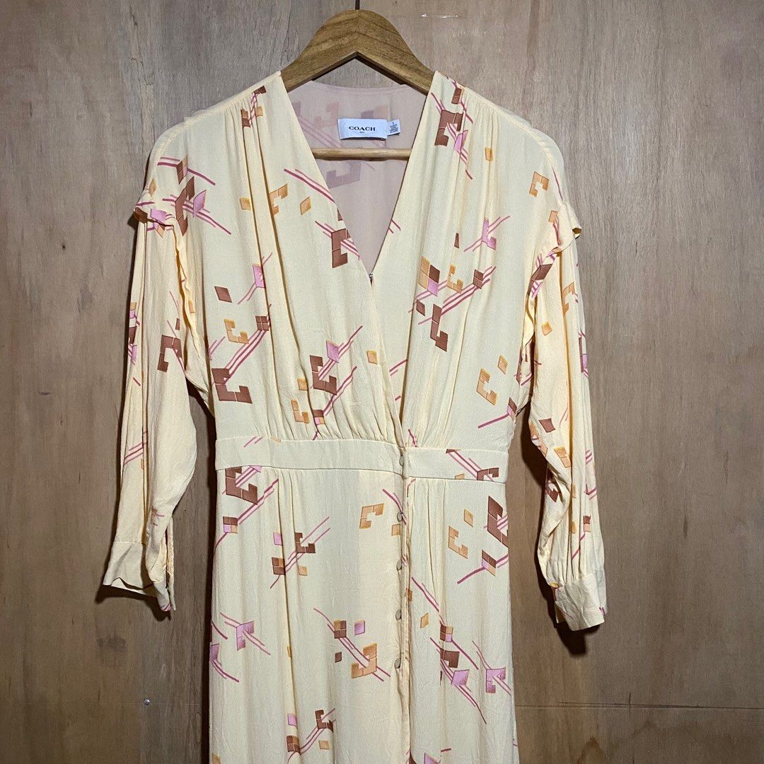Coach Crepe Draped Midi Dress (Category: Dresses) located in Manila. Submitted by drp4drp (Listing ID 1417370493, Image 3). Description: Length: 42 Armpit: 17 waist: 14 Hang tag nalang kulang Slight nego pa sa sure buyer - Coach crepe midi dress - Yellow with geometric print - Size 0 - V-neckline - Long sleeves - Button closure - Fitted waist - Midi length - Made in China.