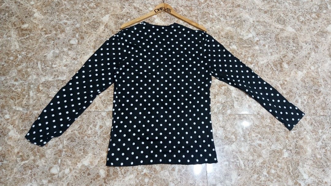 Comme Des Garcons Play Polka Dots Men's Long Sleeve (Category: Coats, Jackets and Outerwear) located in Cebu City. Submitted by dcabigas1813042 (Listing ID 1417323326, Image 2). Description: 💯Legit 🏷️Comme Des Garcons Play Polka Dots Men's Long Sleeve Size: Large Width: 19.5 Length: 28.5 Colorate & Condition: 9.8 Out Of 10 Excellent To Like New No Issue 📌Mine: 1,500 ✈️Free Shipping 🏠Location: Cebu City 🚚Thru J&T (Door To Door).