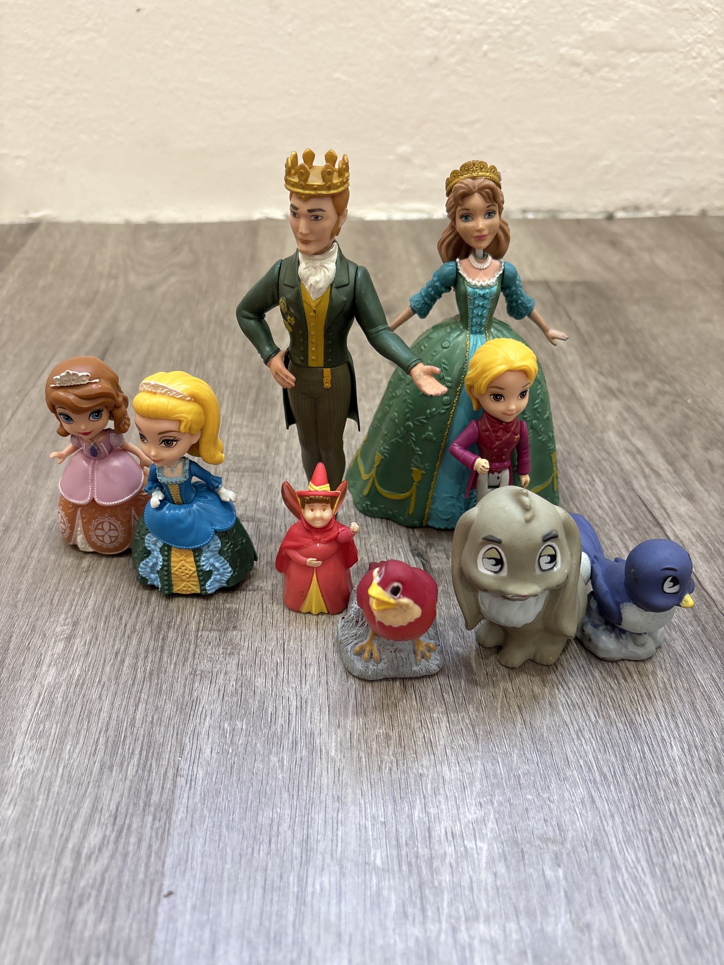 Disney Sofia the First Toy Figures Set 9, Hobbies & Toys, Toys & Games ...