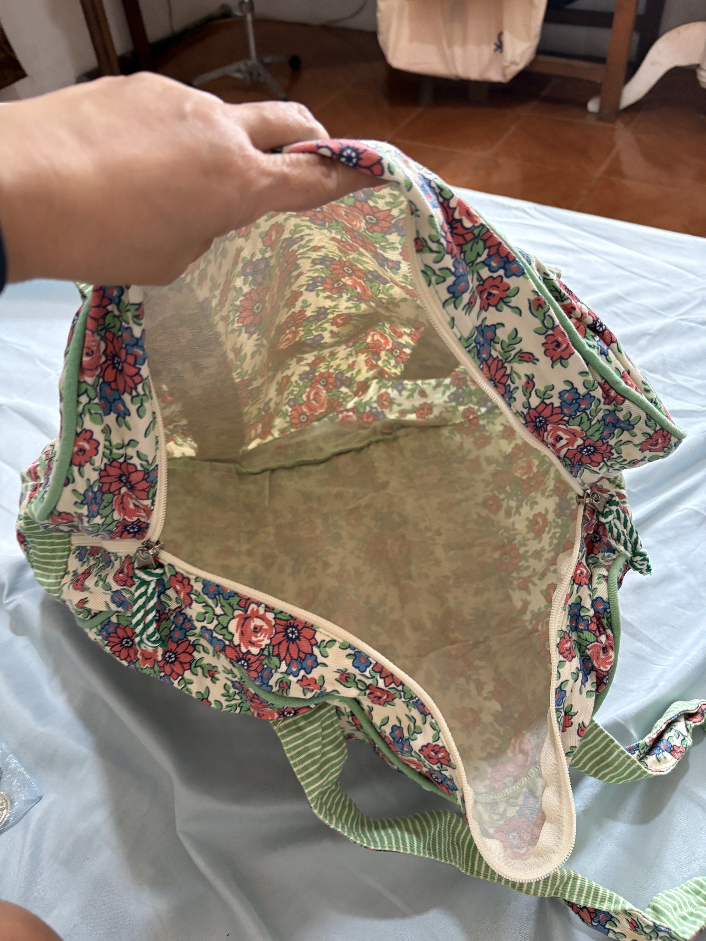 Esprit Floral Tote Bag lowered (Category: Tote Bags) located in Quezon City. Submitted by brandedthingsforless (Listing ID 1417293673, Image 3). Description: - Esprit tote bag with a cheerful floral design. - Green striped handles and trim. - Secure zipper closure. - Roomy interior. - Light floral print lining. - Great for carrying essentials..
