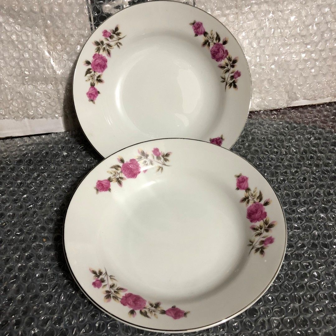 Floral Design pasta Plates 2pcs take all (Category: Dinnerware & Cutlery) located in Caloocan City. Submitted by e_o62059 (Listing ID 1417402647, Image 1). Description: - Set of 2 white pasta plates - Features a charming pink rose floral design - Elegant silver lining - 8-inch diameter - 1.75 inches high brand new unused issue- one is with minimal stain,see photo included;its not rough Textured nor chips.