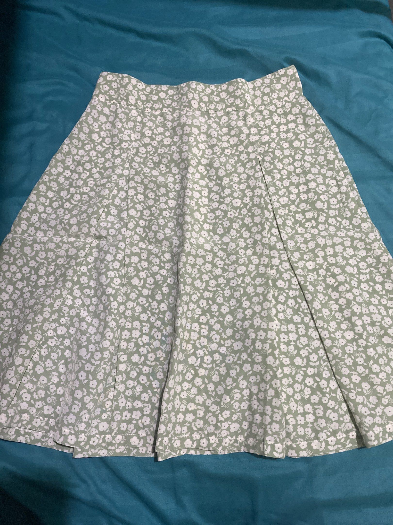 Floral Print Skirt (Category: Skirts) located in Manila. Submitted by orcharchives (Listing ID 1417394204, Image 1). Description: - Floral print in green and white - Flared midi round skirt ( 25inch waist) (20 inches length) - Lightweight fabric - Ideal for summer wear.