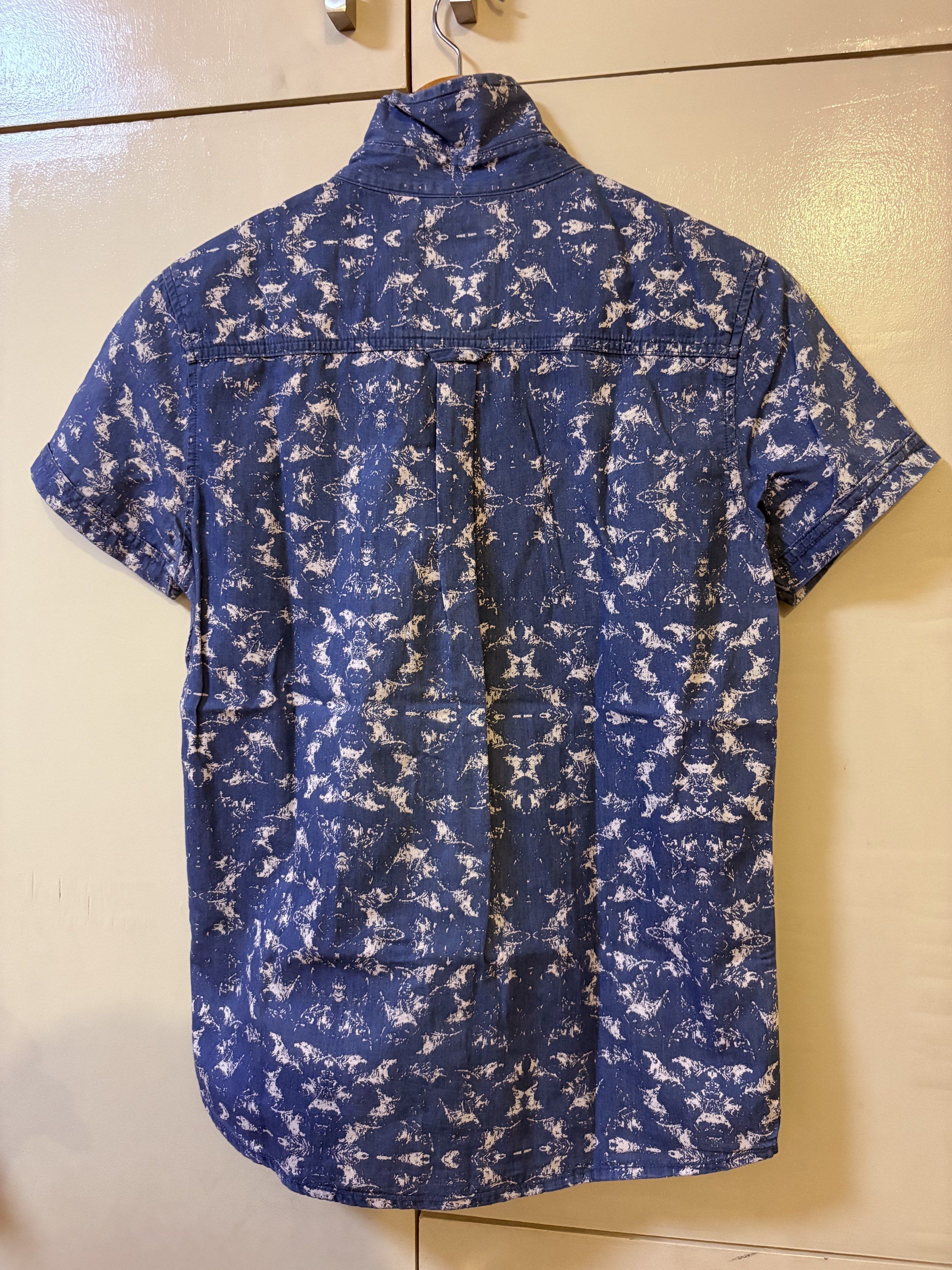 Freshgear Short Sleeve Polo (Category: Tshirts & Polo Shirts ) located in Manila. Submitted by jayekayeelle (Listing ID 1417349480, Image 2). Description: Freshgear Polo Shirt (Small) Pre-loved with no flaws. High-quality fabric. RFS: Not used anymore..