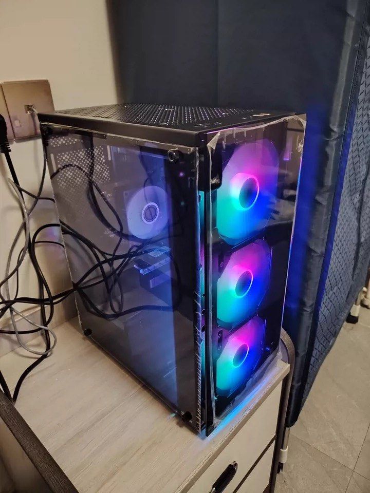 Gaming PC with RGB Fans65605626206851112