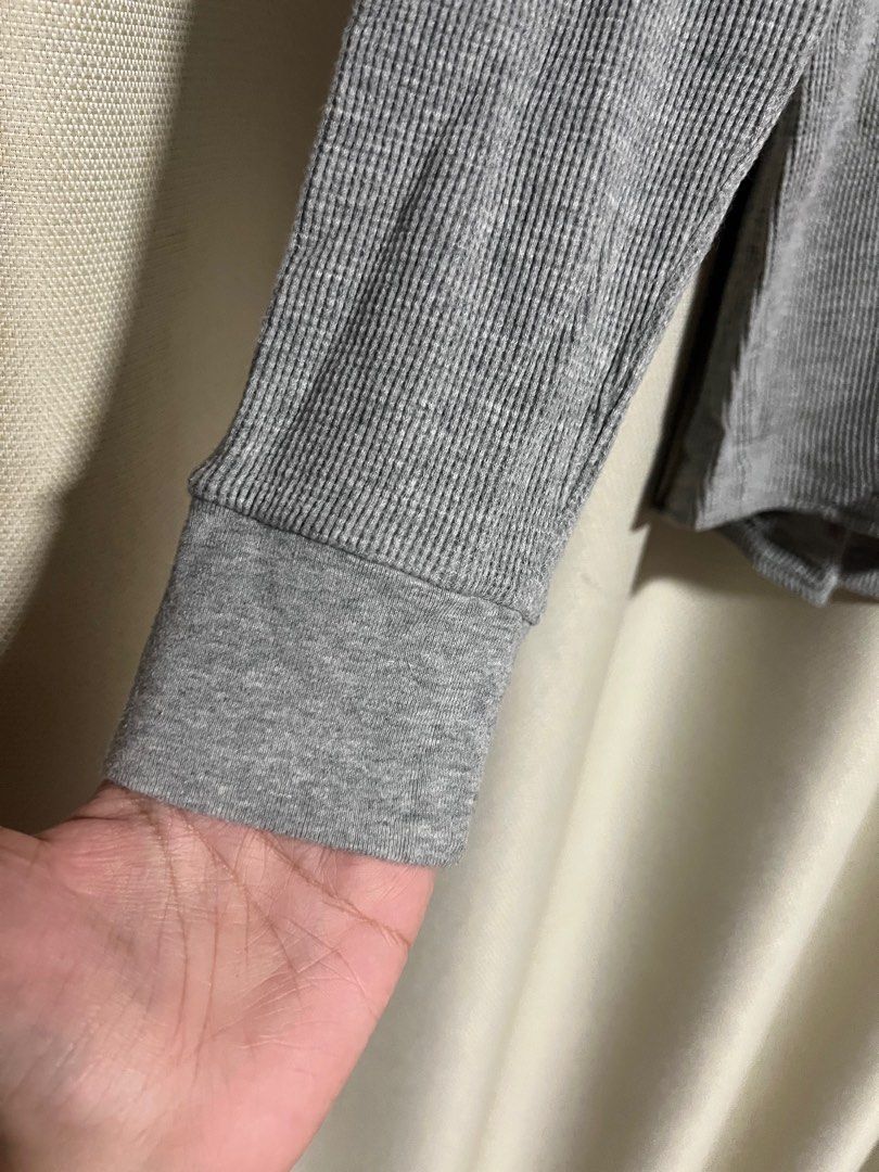 Gray Swearshirt (Category: Longsleeves) located in Makati City. Submitted by helpmedeclutter03 (Listing ID 1417255995, Image 3). Description: - Used once, no damage - US bought - Material is stretchy and oversized .