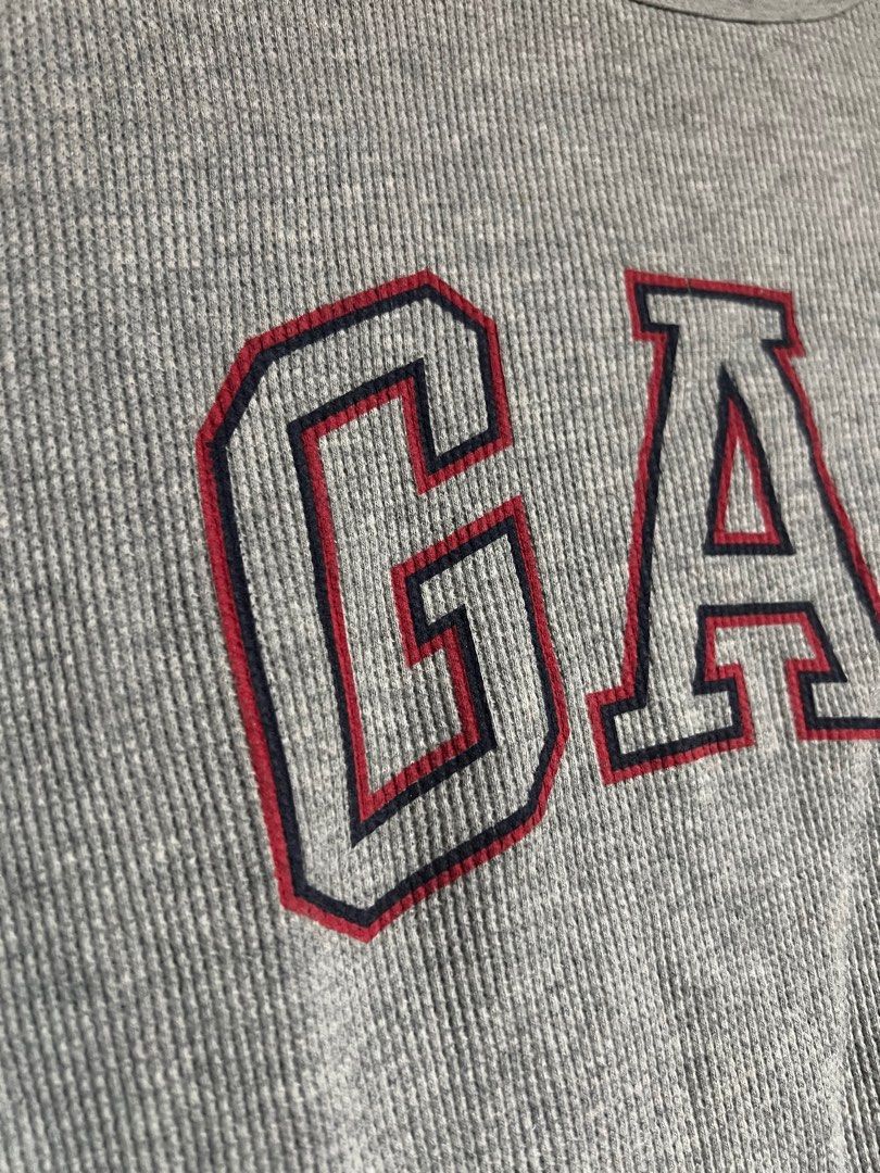 Gray Swearshirt (Category: Longsleeves) located in Makati City. Submitted by helpmedeclutter03 (Listing ID 1417255995, Image 2). Description: - Used once, no damage - US bought - Material is stretchy and oversized .