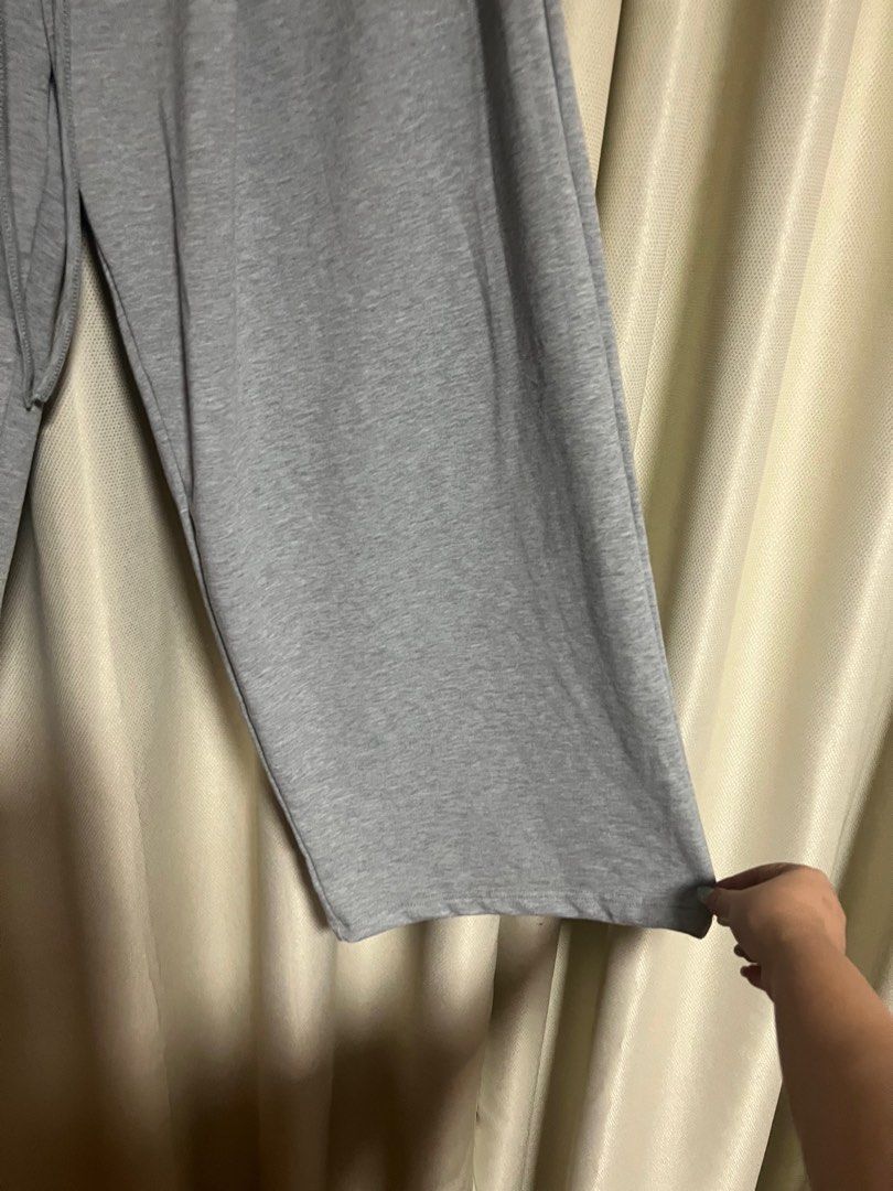 Gray Sweatpants (Category: Joggers) located in Makati City. Submitted by helpmedeclutter03 (Listing ID 1417252077, Image 2). Description: - Shein 2XL - Garterized - Wide leg - Super comfy - Never used (too big for me) - Unisex.