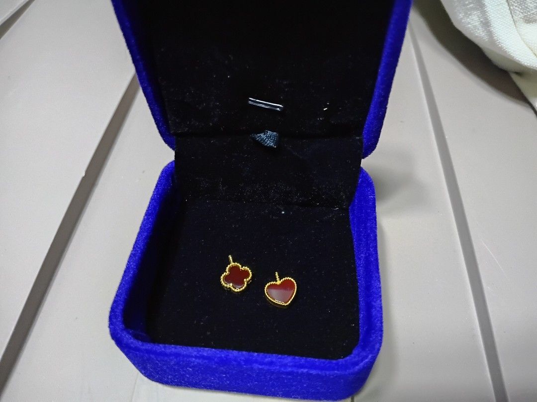 Heart and Clover Design VCA Pendant (Category: Earrings) located in Quezon City. Submitted by plutus08 (Listing ID 1417323838, Image 1). Description: These pendant feature a charming design with a heart and a clover. The pendant have a gold frame and a red center. The design is delicate and suitable for everyday wear or special occasions. They are a lovely addition to any jewelry collection. 2pcs - 1000 1pc - 600.