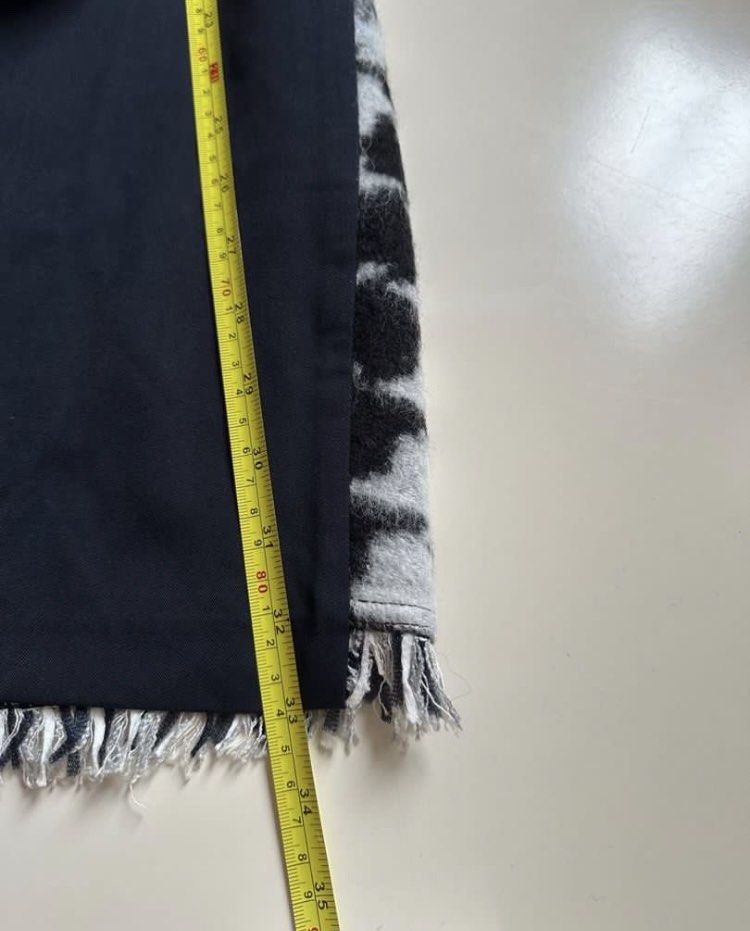 Initial Patchwork Skirt （分類：裙）位於 Hong Kong。 由 estherstar1 提交（商品編號 1417306121，圖片 6）。簡介： Initial skirt features a unique patchwork design with houndstooth and plaid patterns.。