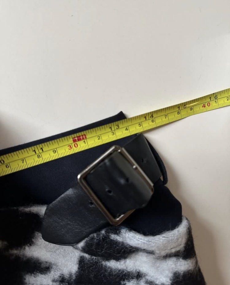 Initial Patchwork Skirt （分類：裙）位於 Hong Kong。 由 estherstar1 提交（商品編號 1417306121，圖片 5）。簡介： Initial skirt features a unique patchwork design with houndstooth and plaid patterns.。