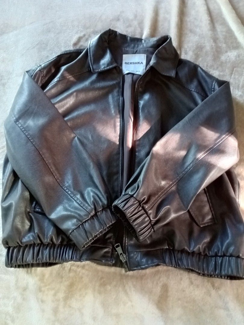 Jacket Dark Brown Unisex Leatherette (Category: Coats, Jackets and Outerwear) located in Quezon City. Submitted by aplingaling (Listing ID 1417287554, Image 2). Description: Good as New Dark Brown Leatherette material jacket perfect for the cool breezy weather .. bought abroad , decluttering ..