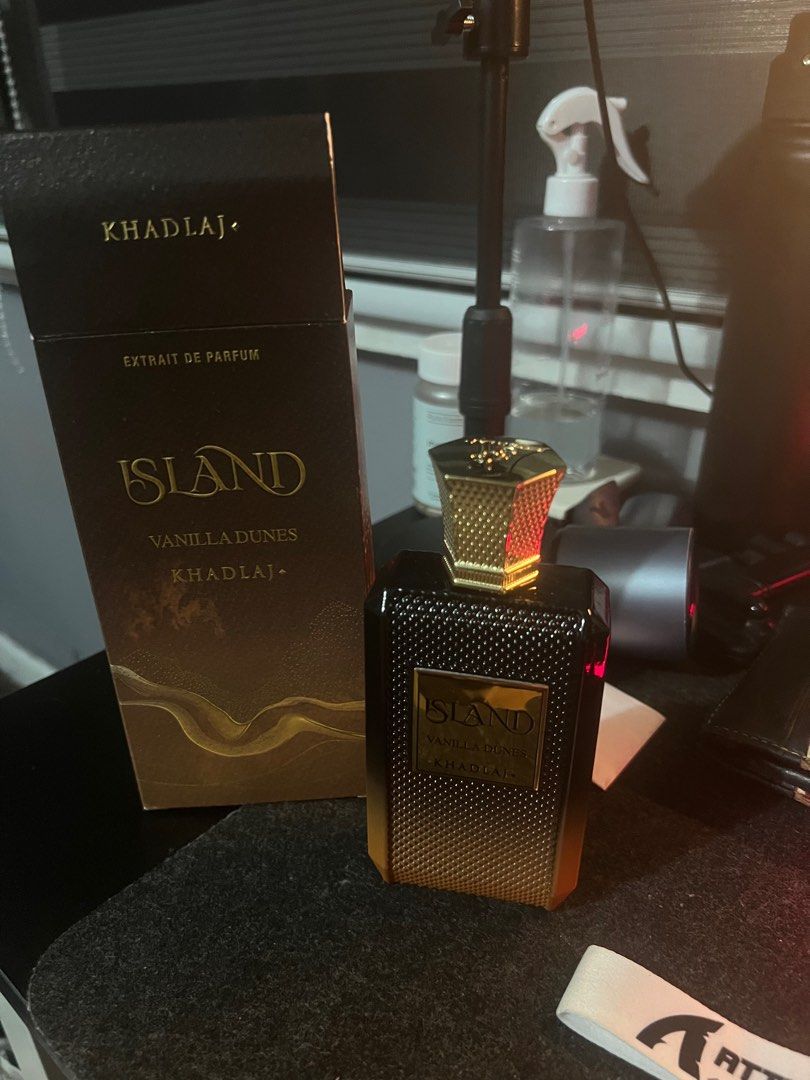 Khadlaj Island Vanilla Dunes Perfume (Category: Fragrance & Deodorants) located in Manila. Submitted by delacruzja09842 (Listing ID 1417309868, Image 2). Description: - Island Vanilla Dunes by Khadlaj (Unisex Fragrance) - Main Accords: Warm Spicy, Sweet, Vanilla, Cinnamon - Concentration: Extrait de Parfum - Includes: Bottle and Box.
