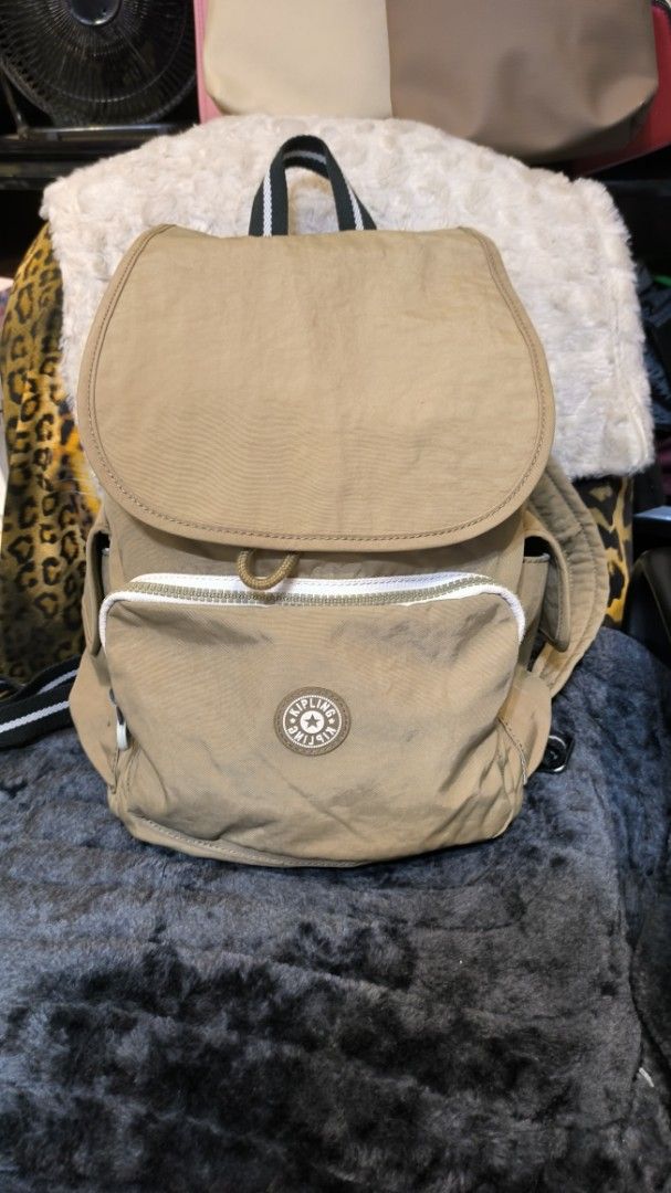 Kipling Backpack (Category: Backpacks) located in Quezon City. Submitted by 88bagelya_ni_rhen88 (Listing ID 1417398698, Image 1). Description: kipling medium size.