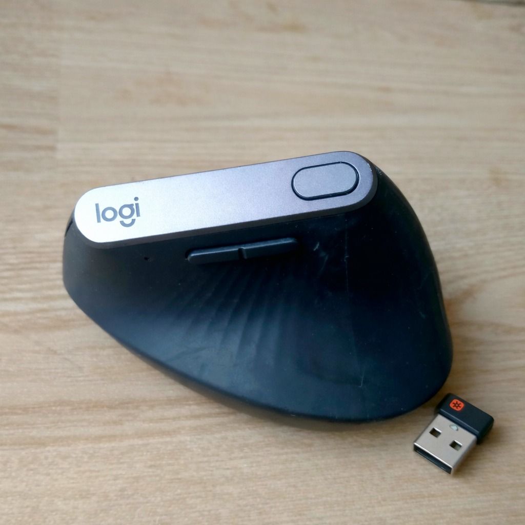 Logi MX Vertical Advanced Ergonomic Premium Mouse 4000DPI Rechargeable ...