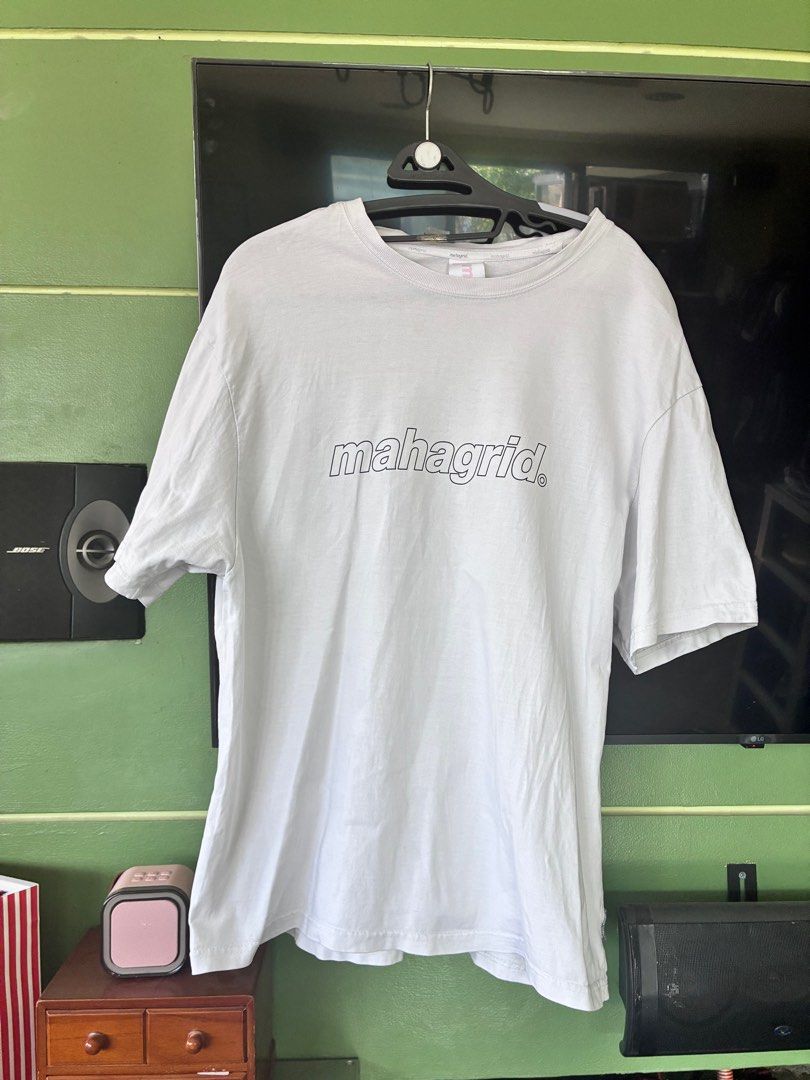 Mahagrid White T-shirt (Category: Tshirts & Polo Shirts ) located in Cebu City. Submitted by sixfiftyfour (Listing ID 1417276709, Image 1). Description: - Mahagrid White T-shirt - Features Mahagrid logo on the front - Standard fit - Made of soft material - Ideal for casual wear -wash tag text faded already.