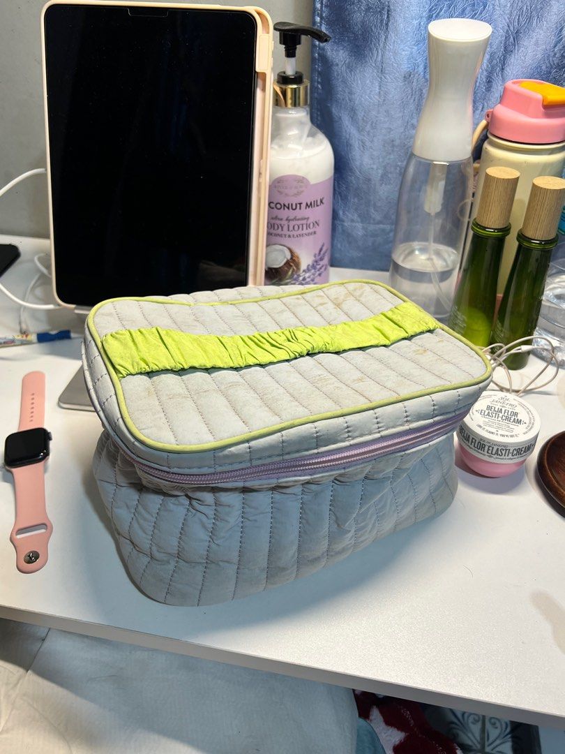 make up organizer (Category: Purses & Pouches) located in Valenzuela. Submitted by ally.declutter (Listing ID 1417319709, Image 2). Description: like new needs wash lang.