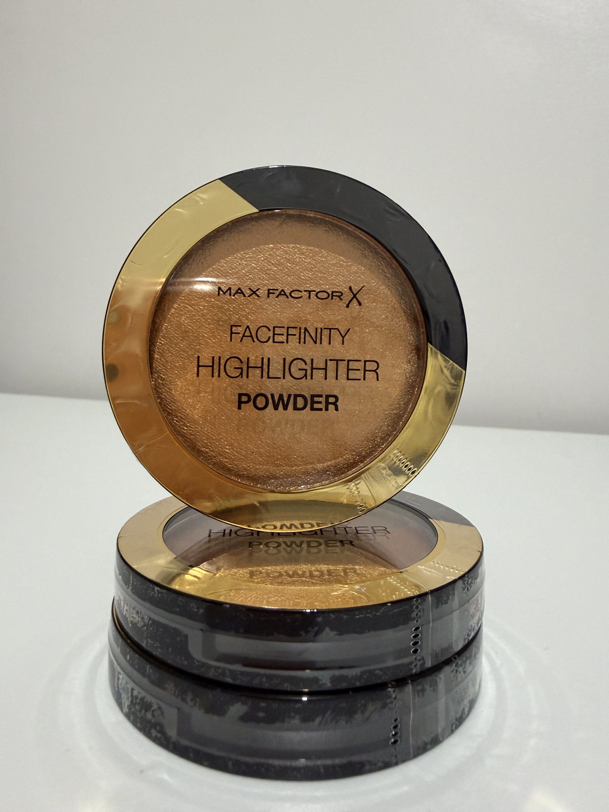 Max Factor Facefinity Powder Highlighter in the shade 003 Bronze Glow (Category: Makeup) located in Manila. Submitted by akie2009 (Listing ID 1417387533, Image 2). Description: .