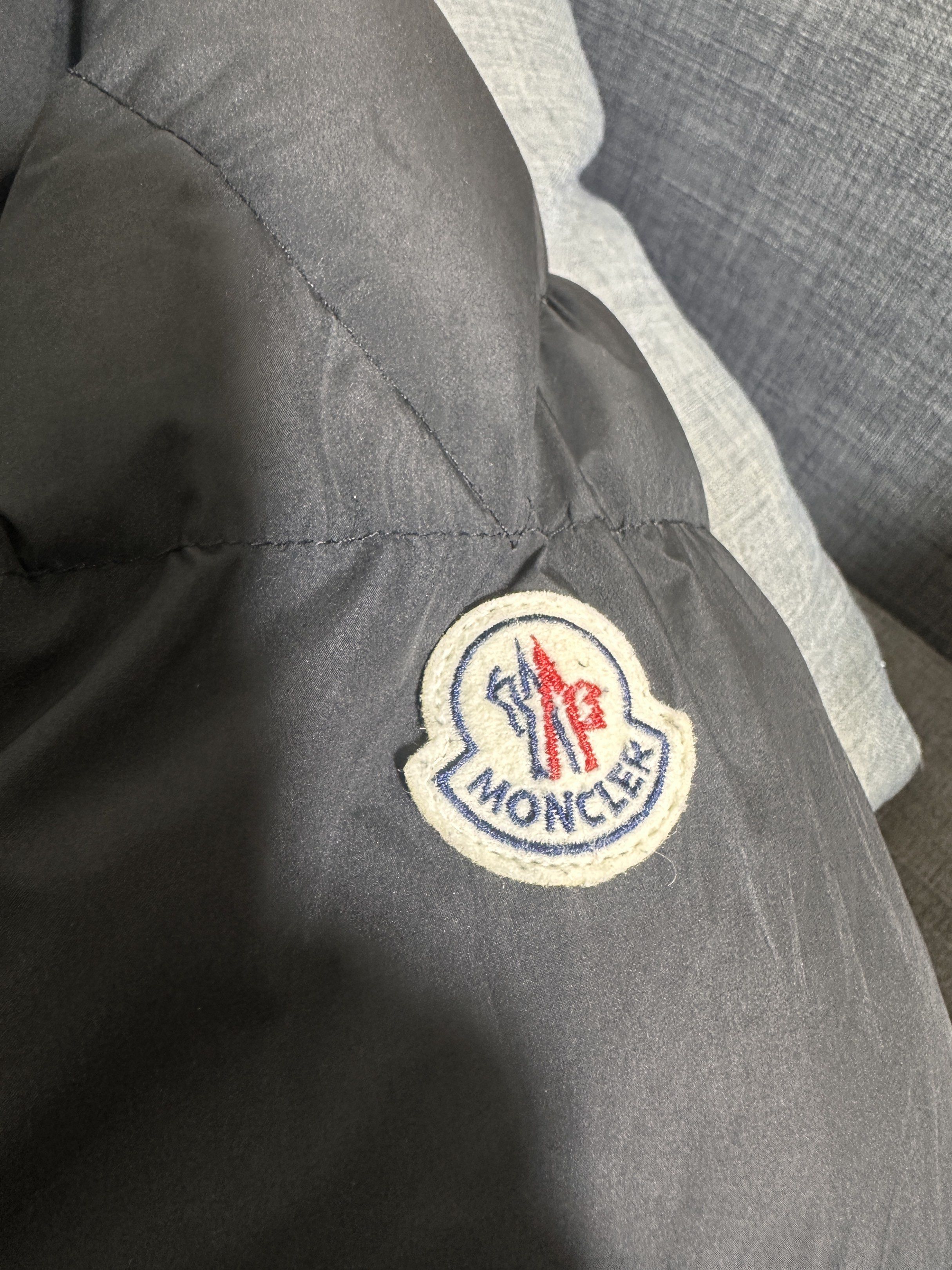 MONCLER PUFFER JACKET (Category: Luxury Apparel) located in Baguio. Submitted by saleztalk2600 (Listing ID 1417334379, Image 2). Description: MONCLER PUFFER JACKET SIZE 3 (MEDUIM FIT LARGE) Length-27 Width-24 18k .