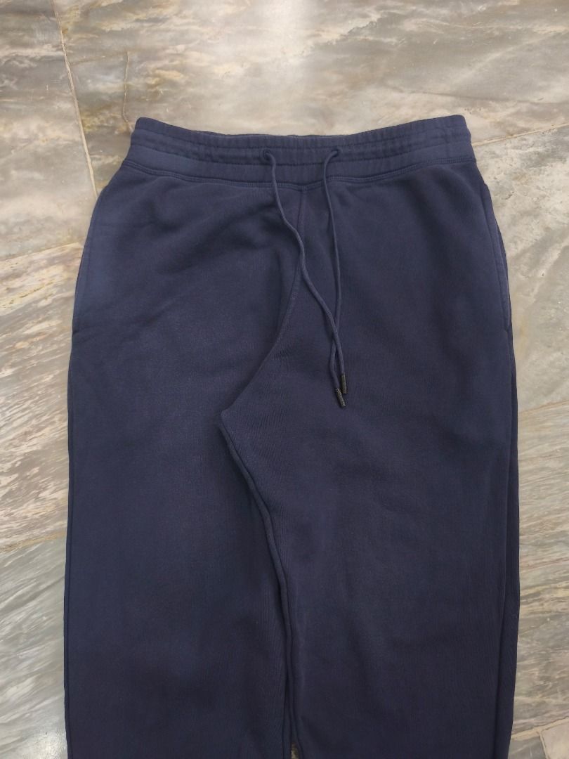 Off-White Jogger Pants (Category: Joggers) located in Lucena. Submitted by 0174.archive (Listing ID 1417300285, Image 2). Description: good used condition 8.5/10 condition no flaws not faded its a design size m on tag Actual Measurements (inches) Waist: 14 - 16 / 28-32 around Inseam: 30 Out seam: 42.5 Front Rise: 13.5 Thigh: 11 Leg opening:5 Knee: 9 Message before buying if you have question Items are new / pre-loved / second hand used Manage you