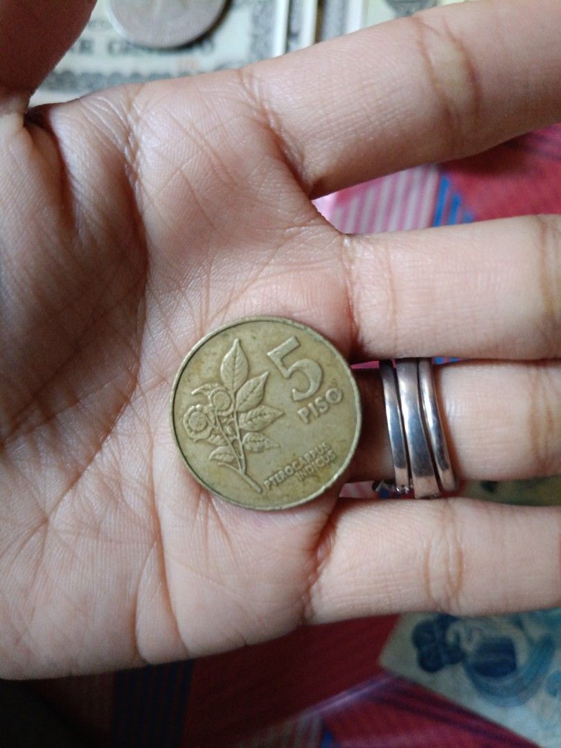 Old 5 peso coin (Category: Currency) located in Bangui. Submitted by theelleacollective (Listing ID 1417224263, Image 2). Description: .