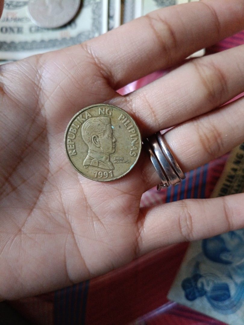 Old 5 peso coin (Category: Currency) located in Bangui. Submitted by theelleacollective (Listing ID 1417224263, Image 1). Description: .