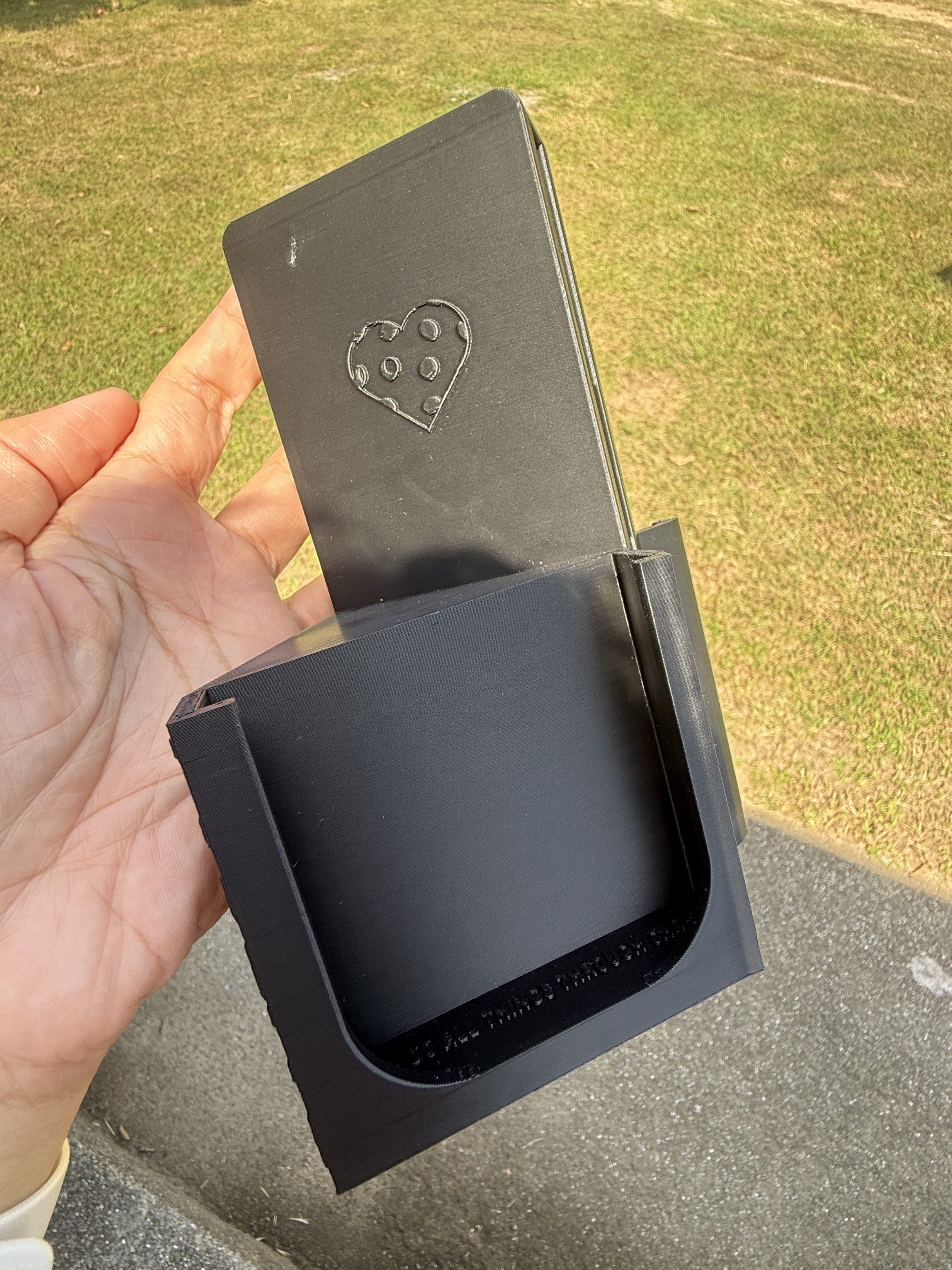 Phone holder (net hung) for Pickleball net (Category: Mounts & Holders) located in Cavite. Submitted by moriah.17 (Listing ID 1417267906, Image 2). Description: 3d printed Net-hung phone holder.