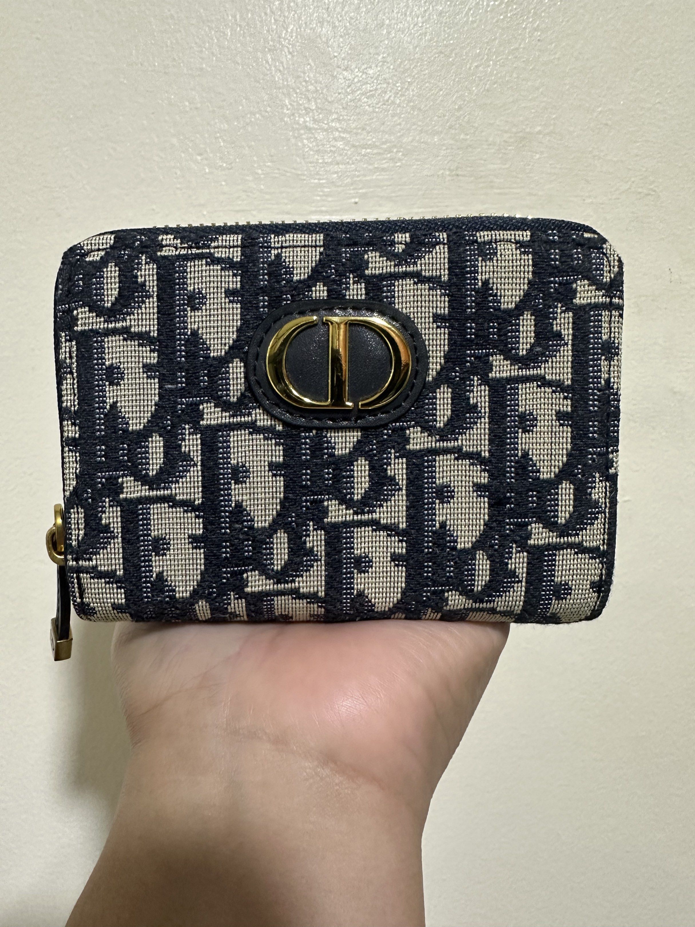 Preloved coin purse (Category: Luxury Bags & Wallets) located in Los Banos. Submitted by ditasbautista2329 (Listing ID 1417331005, Image 1). Description: Preloved coin purse Canvas Small Actual picture posted What you see is what you get.