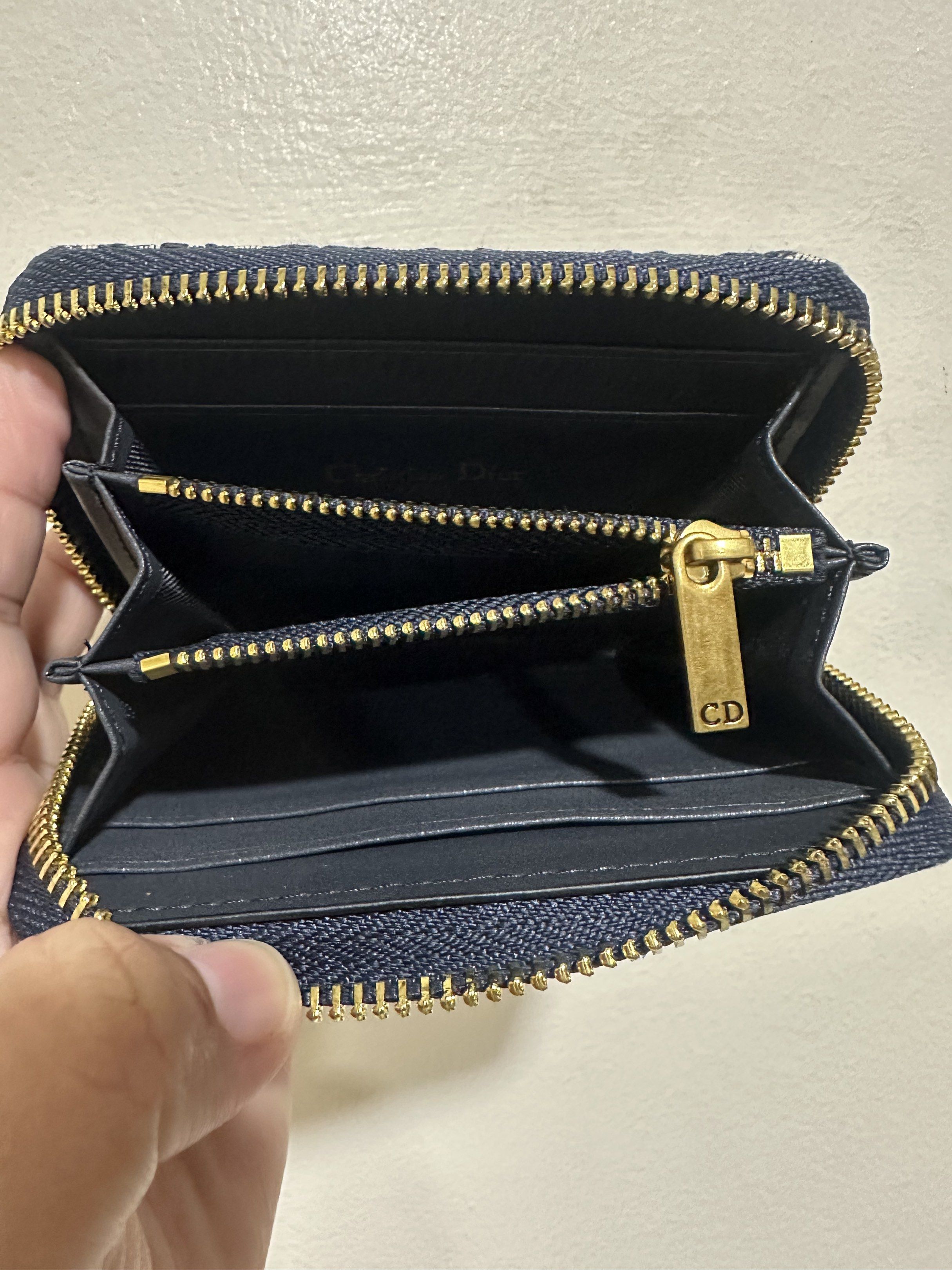 Preloved coin purse (Category: Luxury Bags & Wallets) located in Los Banos. Submitted by ditasbautista2329 (Listing ID 1417331005, Image 3). Description: Preloved coin purse Canvas Small Actual picture posted What you see is what you get.