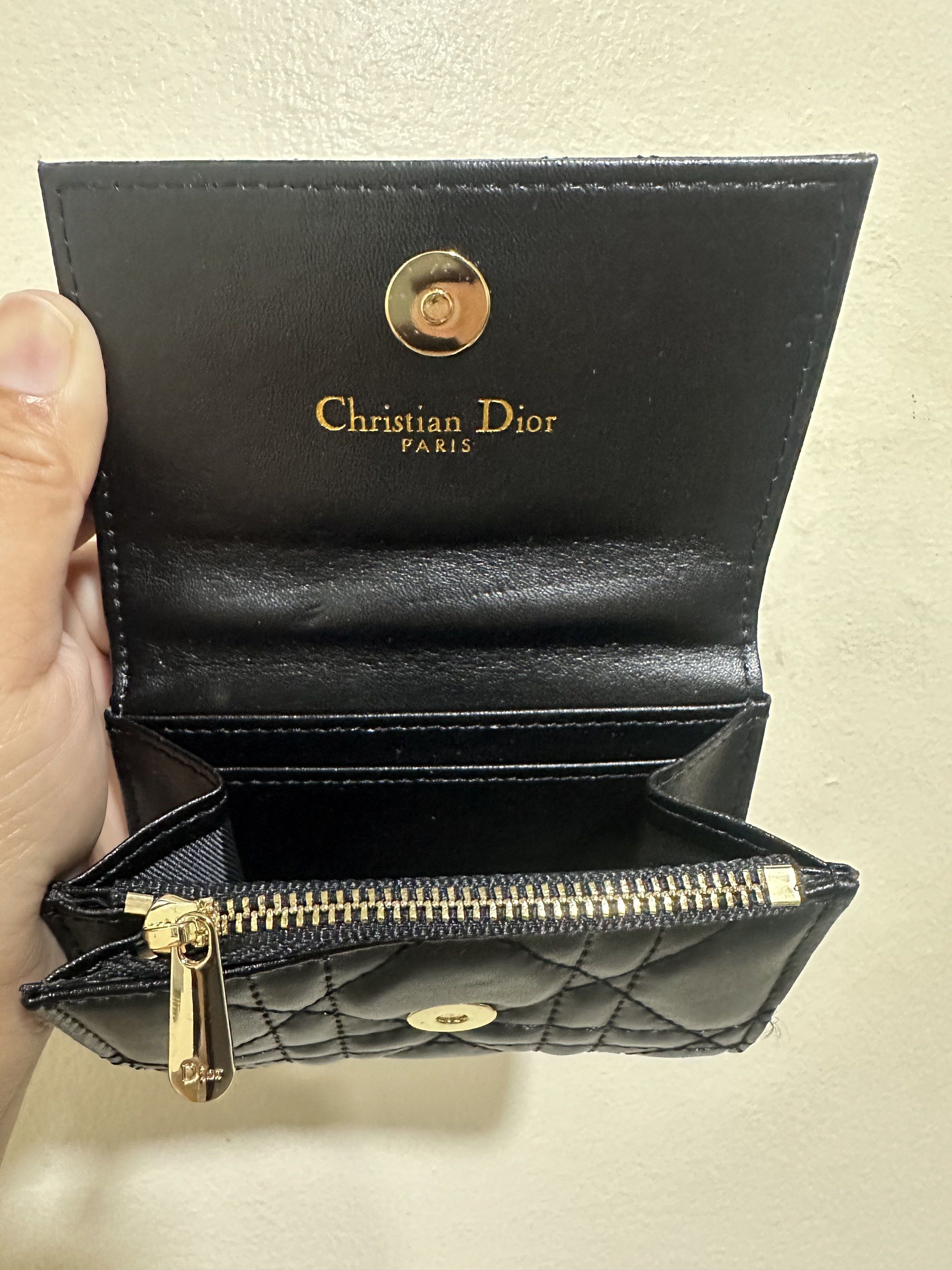 Preloved short wallet (Category: Luxury Bags & Wallets) located in Los Banos. Submitted by ditasbautista2329 (Listing ID 1417330786, Image 2). Description: Preloved short Genuine leather Small Actual picture posted What you see is what you get.