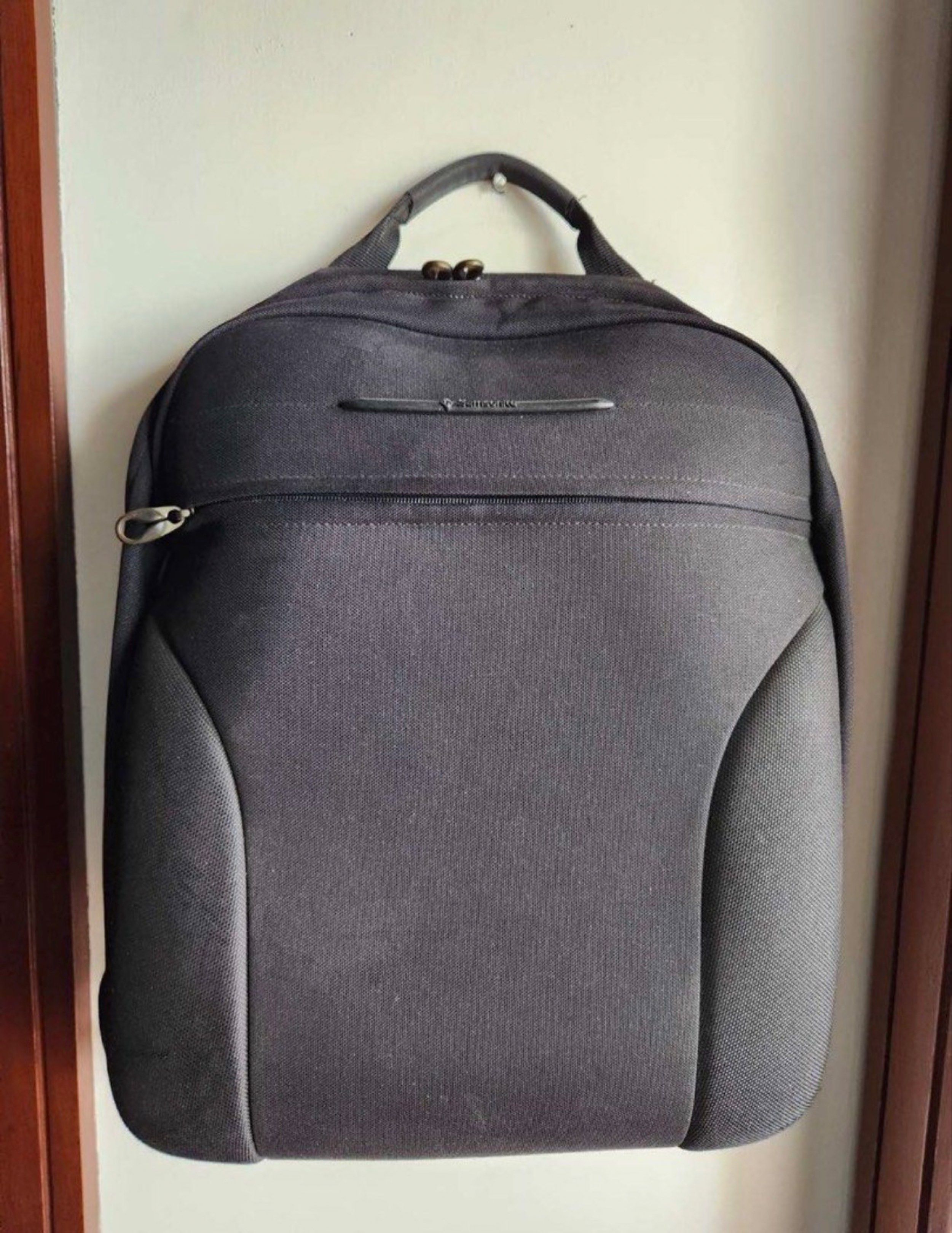 SAMSONITE PADDED LAPTOP BACKPACK -BLACK (Category: Laptop Bags & Sleeves) located in Quezon City. Submitted by carsenmktg (Listing ID 1417376591, Image 2). Description: SAMSONITE PADDED LAPTOP BACKPACK -BLACK Guaranteed authentic. Used for travel and office so it has some signs of use and wear but minimal. No holes or tear. Bought originally for about Php9,000. -padded straps and back portion -full zip closure -front zip pocket with inner compart