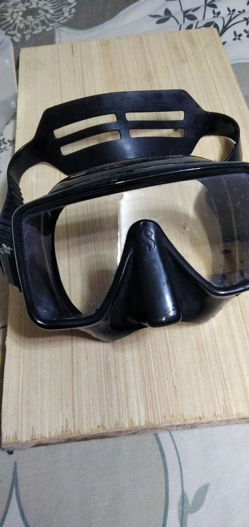 Scubapro Frameless mask with case box (Category: Other Sports Equipment and Supplies) located in Davao. Submitted by blake.auge (Listing ID 1417348089, Image 3). Description: -lightly used, well cared for, excellent condition Scubapro frameless mask Scubapro Frameless mask - Includes protective case - Frameless design for enhanced visibility - black color - Durable construction Single-lens mask featuring a unique assembly of lens and skirt withou