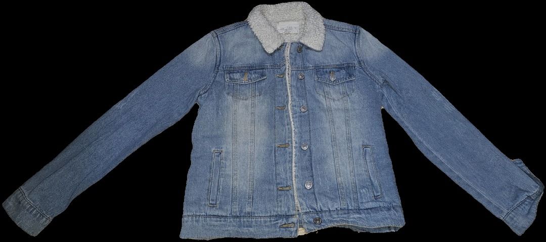 Sky and Sparrow Sherpa Denim Jacket (Category: Coats, Jackets and Outerwear) located in Cainta. Submitted by everywonchil (Listing ID 1417371747, Image 3). Description: White sherpa/fleece collar (cozy, fall–winter style) Button-front closure Vertical welt pockets (more tailored than a classic trucker) - Sobrang ganda!! Keeps you warm and fashionable.Used once only, I'll wear again sana for my autumn trip but won't fit anymore. - tags intact - si