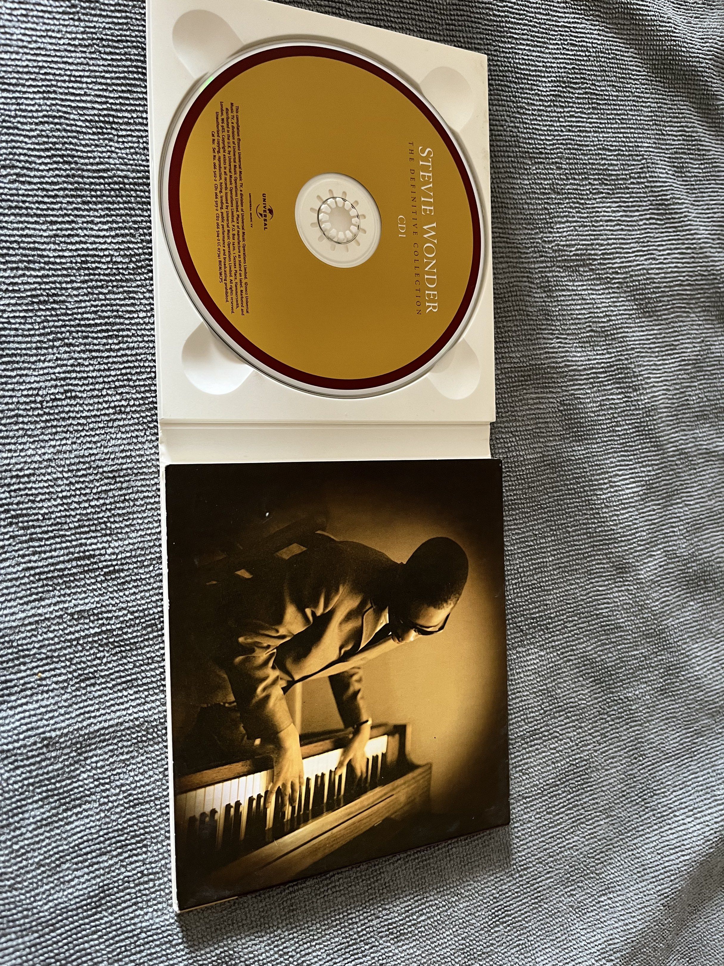 Stevie Wonder - The Definitive Collection (CD) (Category: CDs & DVDs) located in Quezon City. Submitted by BRANDNEWSUPERSALE (Listing ID 1417242409, Image 2). Description: - Stevie Wonder's "The Definitive Collection" (2CD set). - Features a wide selection of his greatest hits. - Includes two CDs. - CD case with Stevie Wonder photo and tracklist..
