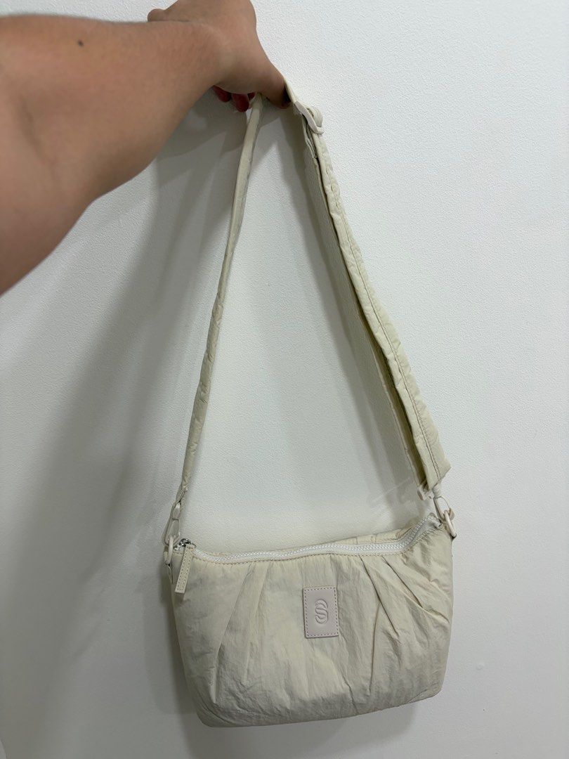 Straightforward Chirin Sling Bag - DT Light Taupe (Category: Cross-body Bags) located in Pasig City. Submitted by sheencf (Listing ID 1417360238, Image 1). Description: - Straightforward Chirin Sling Bag - 3-way bag: Crossbody, Shoulder Bag, or Clutch - Adjustable strap - Tone-on-tone zipper - 6 internal pockets with zipper - Made of durable, lightweight, and water-resistant Dry Tech fabric - Stitched logo patch 🛍️RFS: decluttering 💵 MOP: Gcash