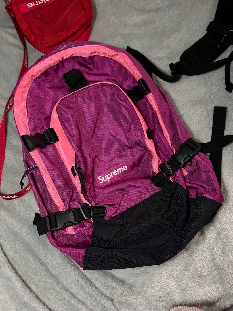 Supfeme fw19 (Category: Backpacks) located in Valenzuela. Submitted by streetsource (Listing ID 1417353718, Image 2). Description: SUPREME FW 19 Magenta bagpack Condition almost Authentic 5,500.