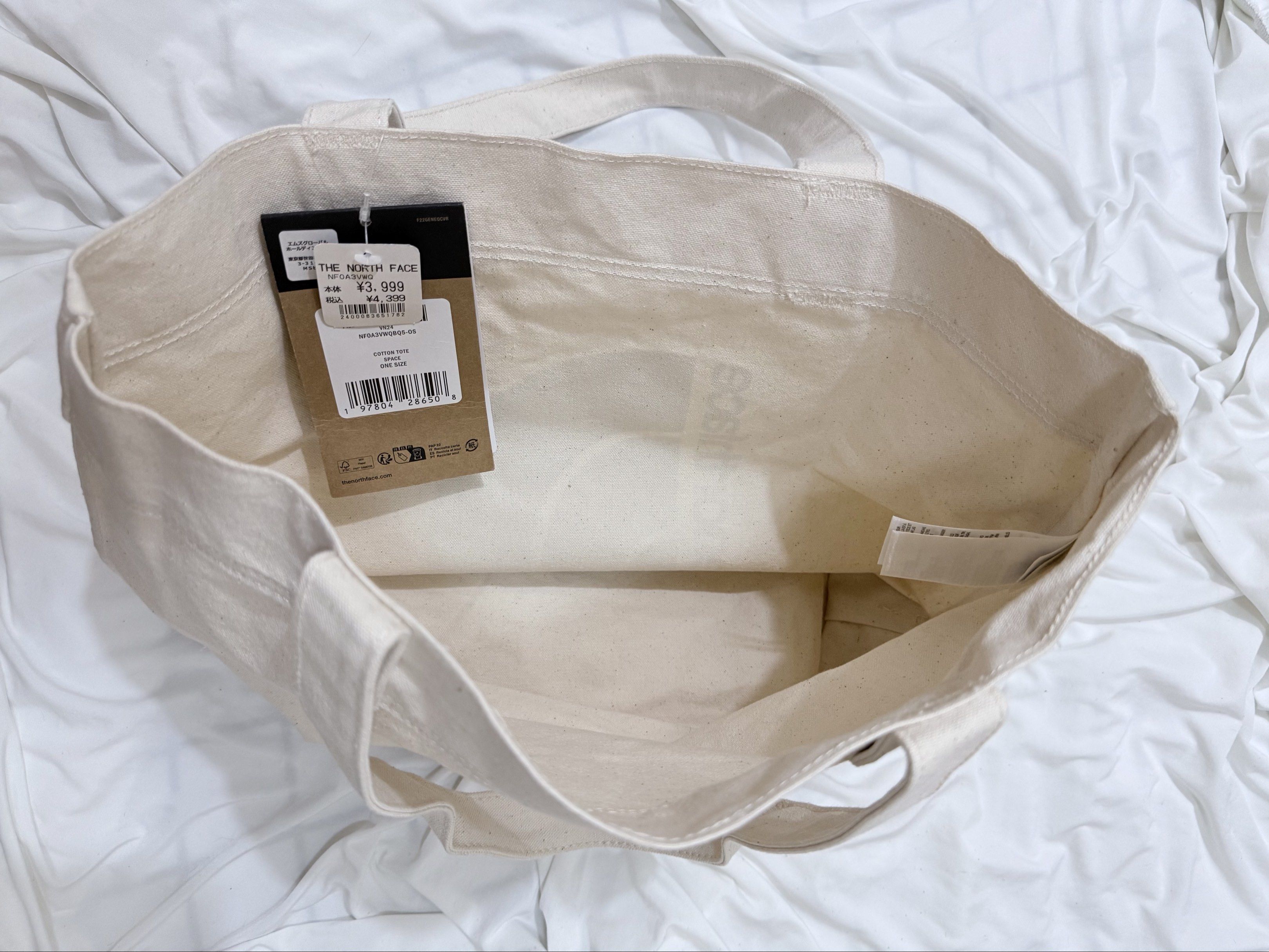 The North Face (TNF) Tote Bag (Category: Tote Bags) located in Quezon City. Submitted by lyelim (Listing ID 1417218493, Image 3). Description: Bought IMPULSIVELY in Japan, hehehehe. NEVER used. Selling it on a SLIGHTLY NEGOTIABLE price. ***Note: Jumbo TNF logo is in teal color.***.