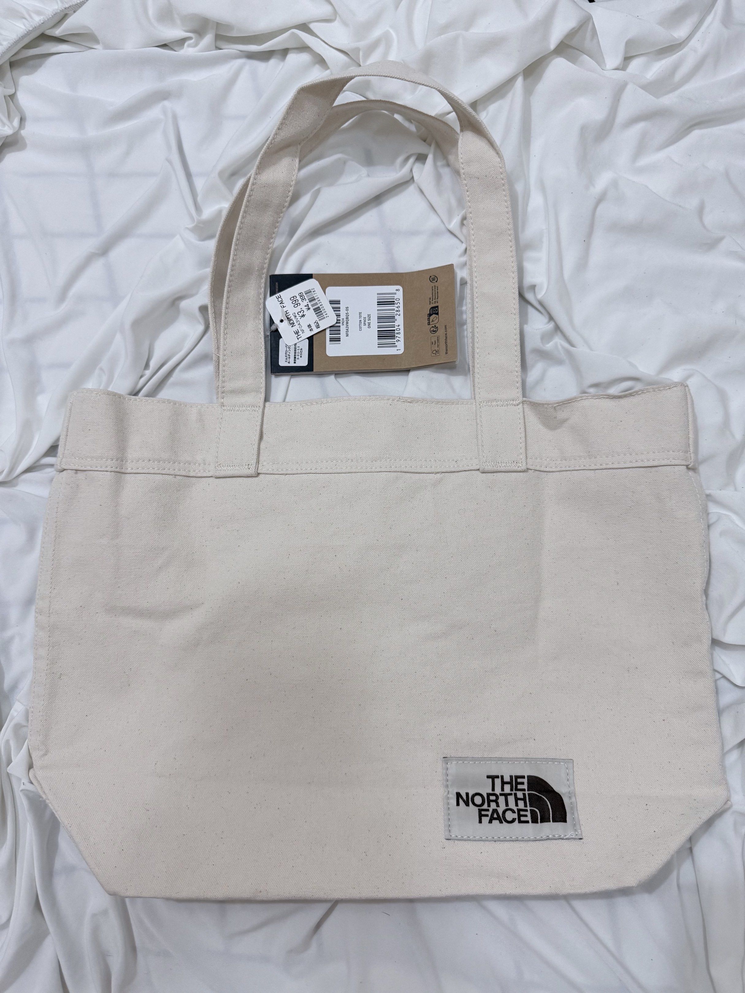 The North Face (TNF) Tote Bag (Category: Tote Bags) located in Quezon City. Submitted by lyelim (Listing ID 1417218493, Image 2). Description: Bought IMPULSIVELY in Japan, hehehehe. NEVER used. Selling it on a SLIGHTLY NEGOTIABLE price. ***Note: Jumbo TNF logo is in teal color.***.