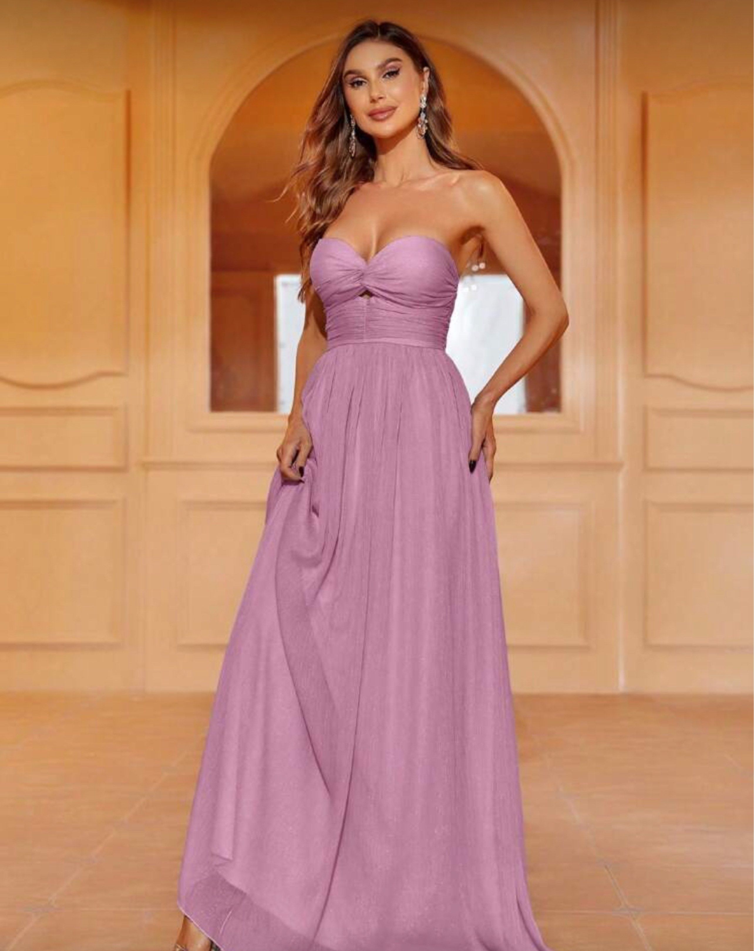 Tube/strapless evening dress (Category: Evening dresses & gowns) located in San Pedro. Submitted by graeeee (Listing ID 1417273073, Image 1). Description: -bought for 1500 -worn once -fit so nice!! -color:lilac .