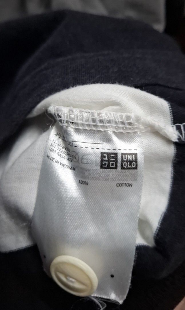 UNIQLO Polo Shirt (Category: Tshirts & Polo Shirts ) located in Makati City. Submitted by emmanblue (Listing ID 1417346858, Image 3). Description: for decluttering.