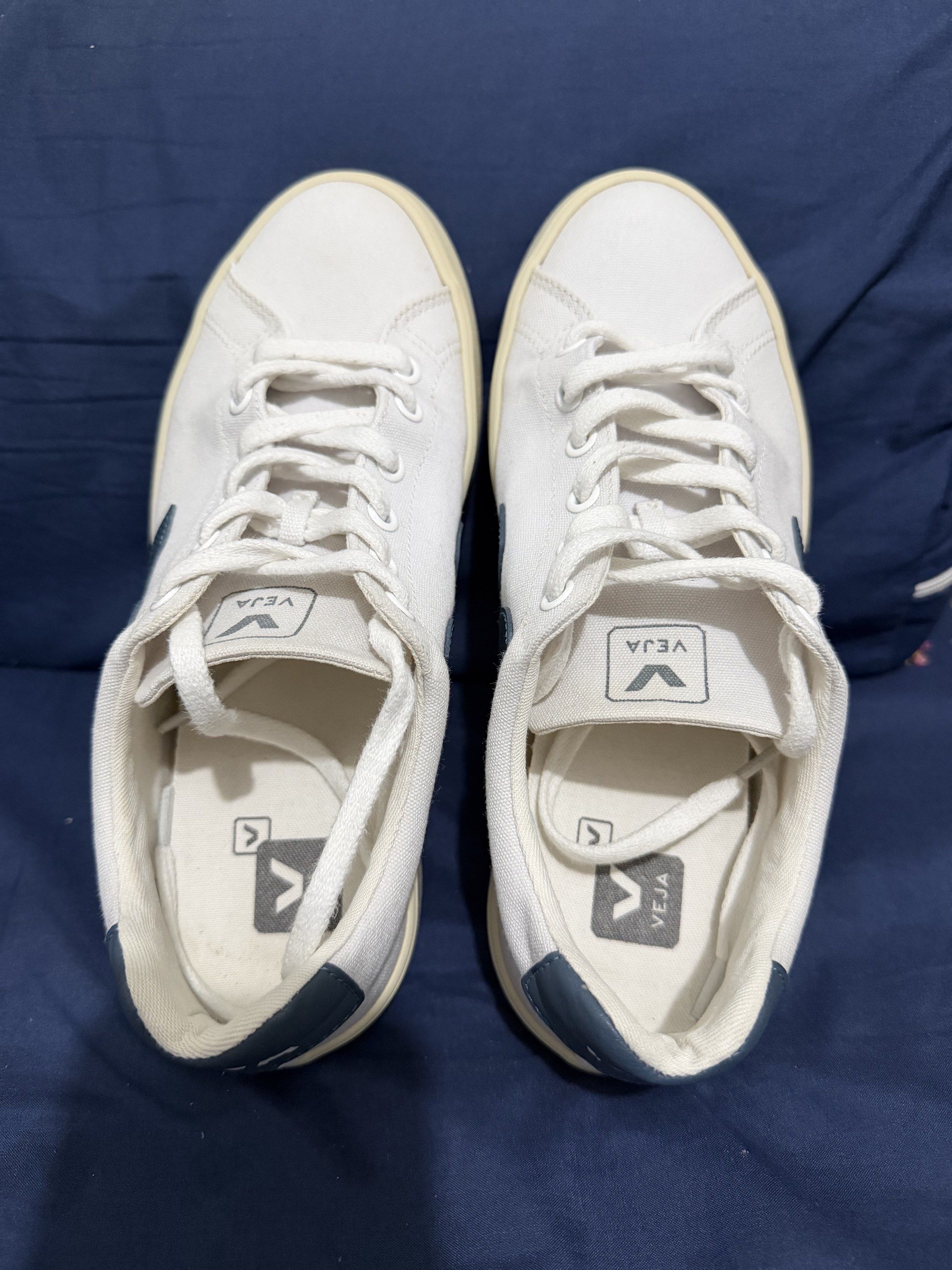 Veja Campo White Sneakers (Category: Sneakers) located in Pasig City. Submitted by archer07 (Listing ID 1417236142, Image 1). Description: - Veja Campo sneakers - White with navy blue accents - Size: EUR 39, UK 6, US 8 - Veja logo on side and heel .