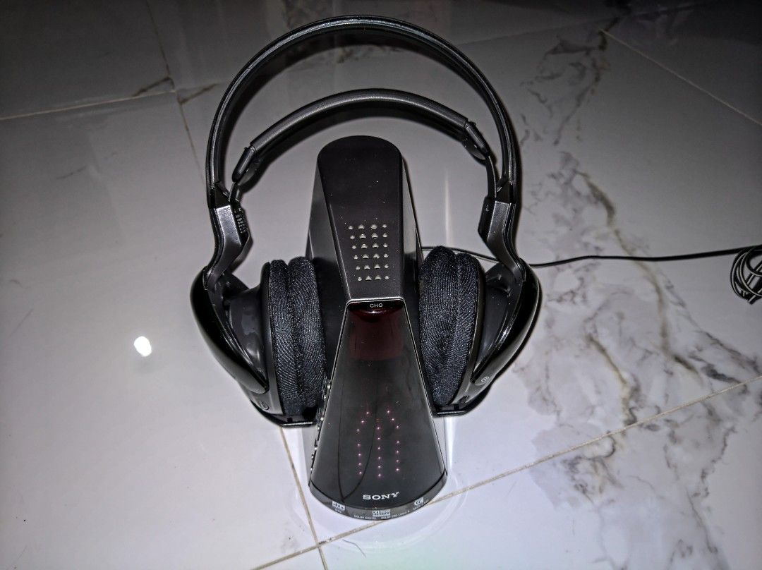 Vintage Sony Headphones (Category: Headphones & Headsets) located in General Trias. Submitted by mervcorner (Listing ID 1417305707, Image 1). Description: Vintage Sony Headphones Model: MDR-DS4000 ISSUE: not turning on (no power indicator) Uses digital infrared-light technology to transmit stunning 5.1ch surround sound sound from the base station/battery charger to the headphones. Can be connected to DVD, CD Player, Component and other audio syst
