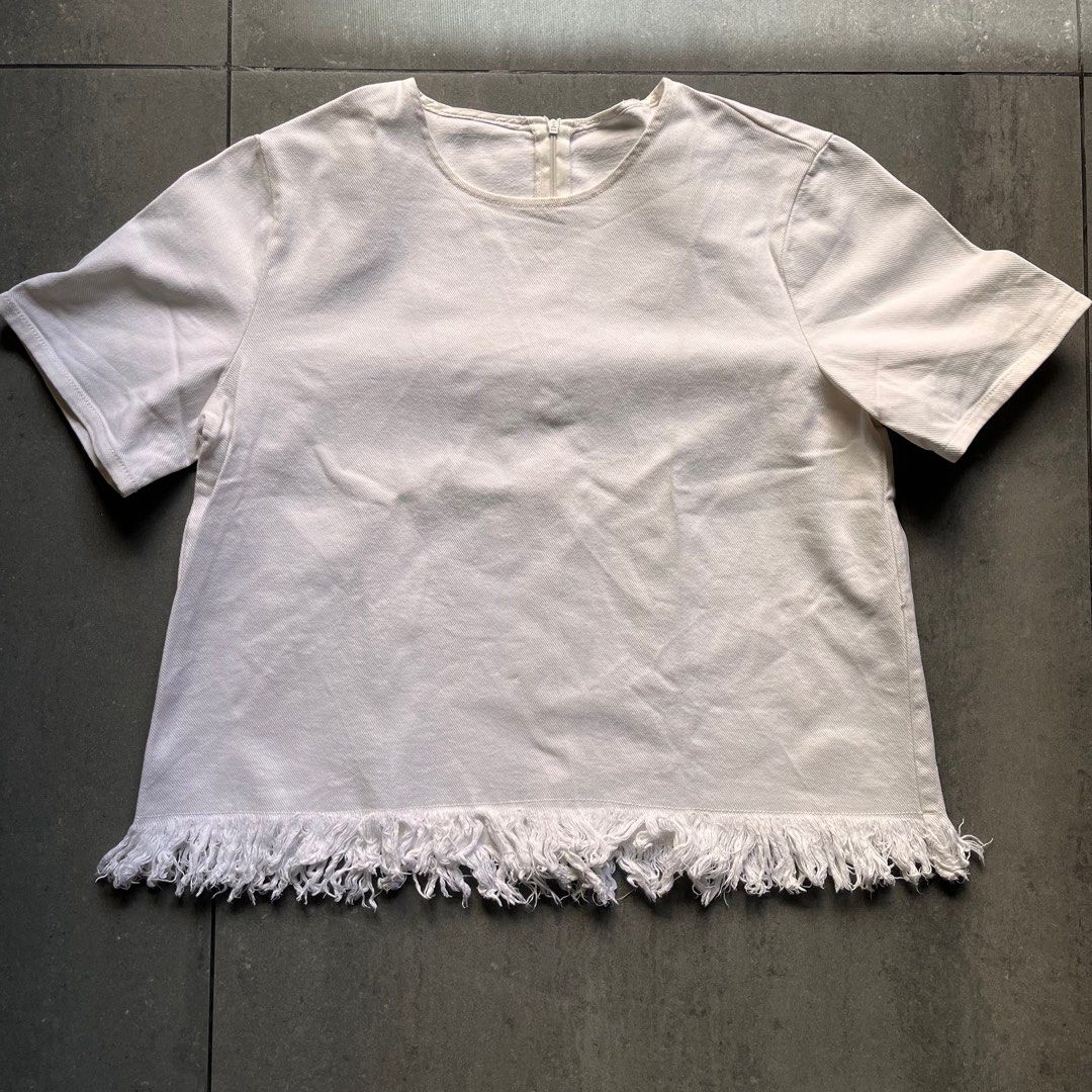 White Denim Fringe Top (Category: Sleeveless) located in Pasig City. Submitted by blt78 (Listing ID 1417236523, Image 2). Description: White denim fringe top. Fits size S :) .