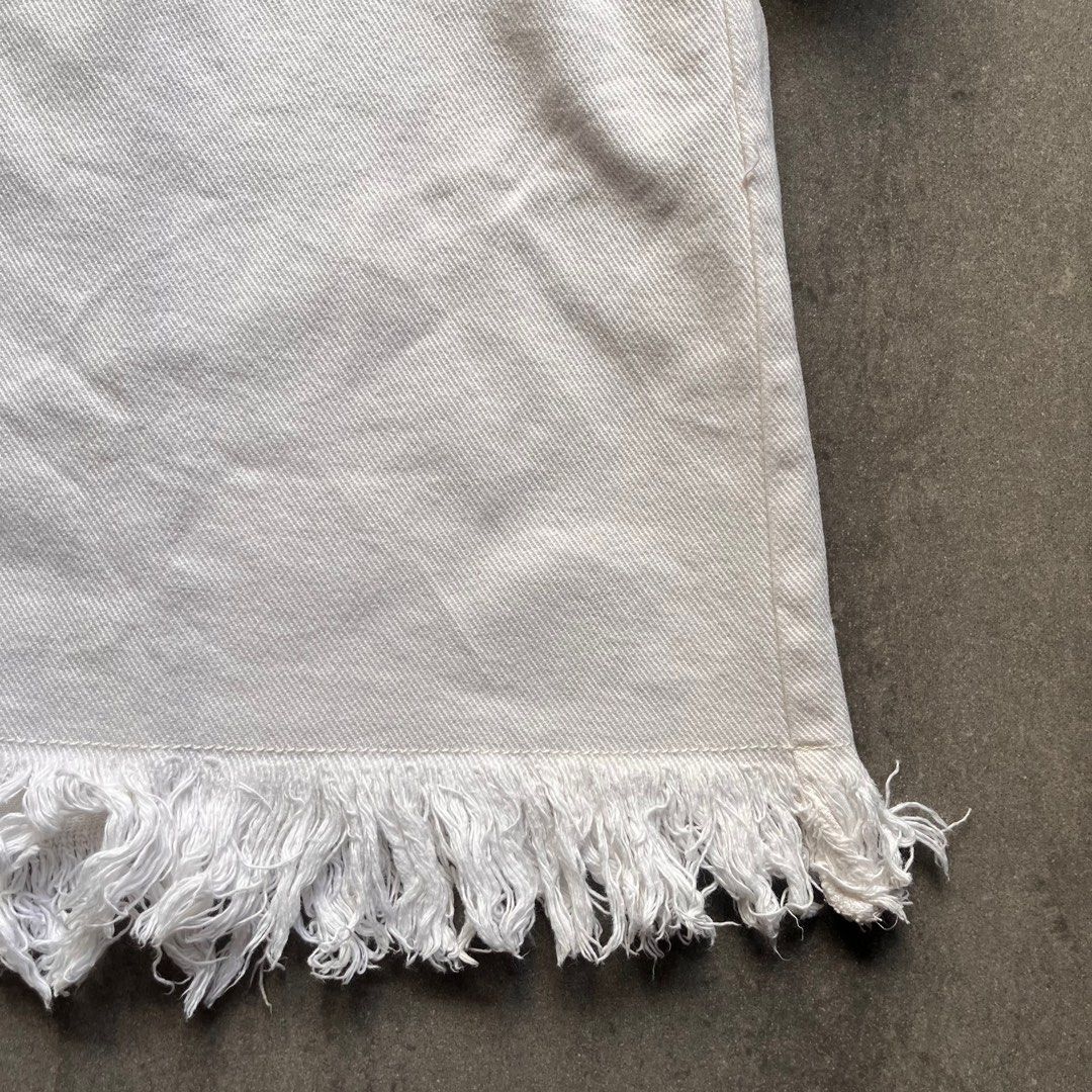 White Denim Fringe Top (Category: Sleeveless) located in Pasig City. Submitted by blt78 (Listing ID 1417236523, Image 3). Description: White denim fringe top. Fits size S :) .