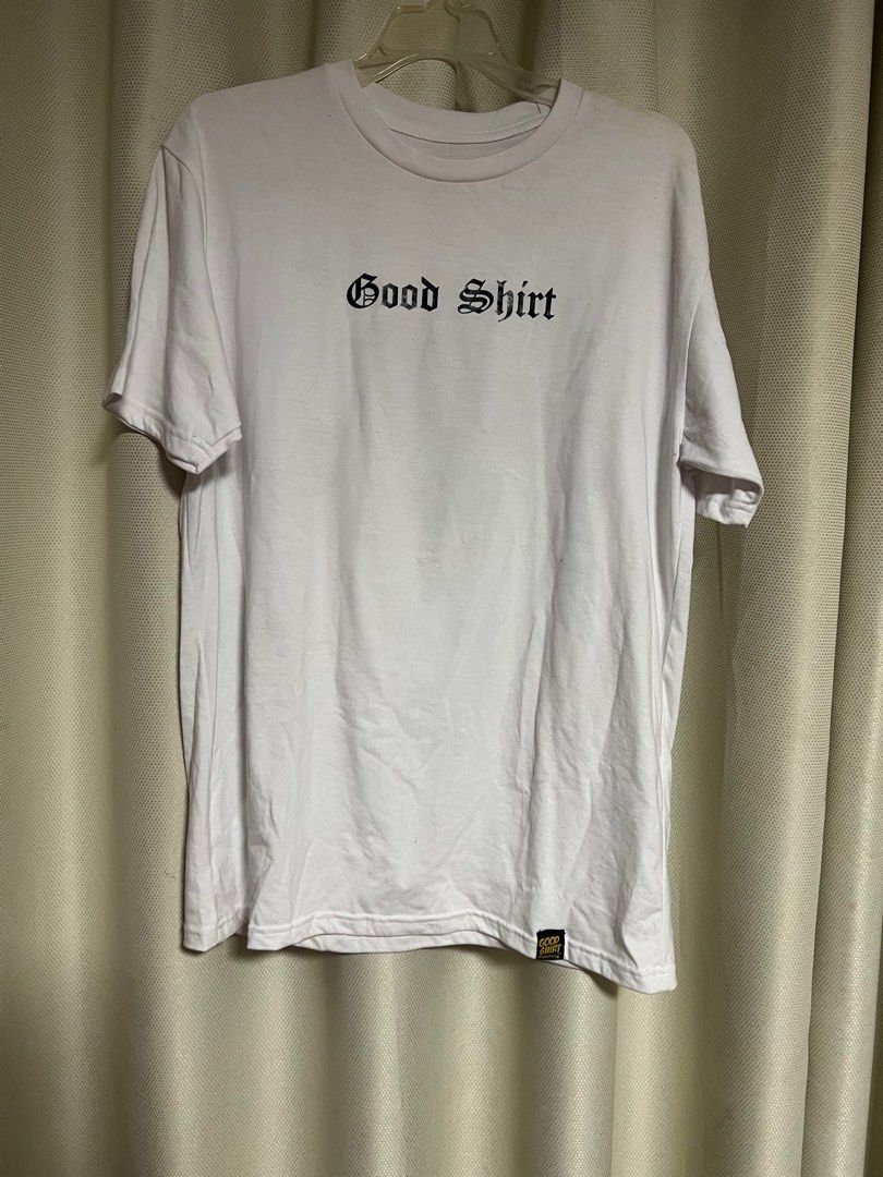 White Graphic Tee (Category: Tshirts & Polo Shirts ) located in Makati City. Submitted by helpmedeclutter03 (Listing ID 1417257755, Image 1). Description: - Never used but has been in cabinet for a while so it’s a little dirty (see photos) but can be fixed when washed - L-XL.