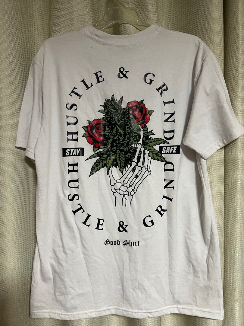 White Graphic Tee (Category: Tshirts & Polo Shirts ) located in Makati City. Submitted by helpmedeclutter03 (Listing ID 1417257755, Image 3). Description: - Never used but has been in cabinet for a while so it’s a little dirty (see photos) but can be fixed when washed - L-XL.