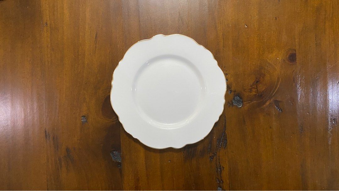 White table ware set with charger (Category: Dinnerware & Cutlery) located in Mandaluyong City. Submitted by mikaela.j (Listing ID 1417384164, Image 3). Description: 1,500 per set Includes Plate charger Dinner Plate Small plate Tea cup plate Tea cup.