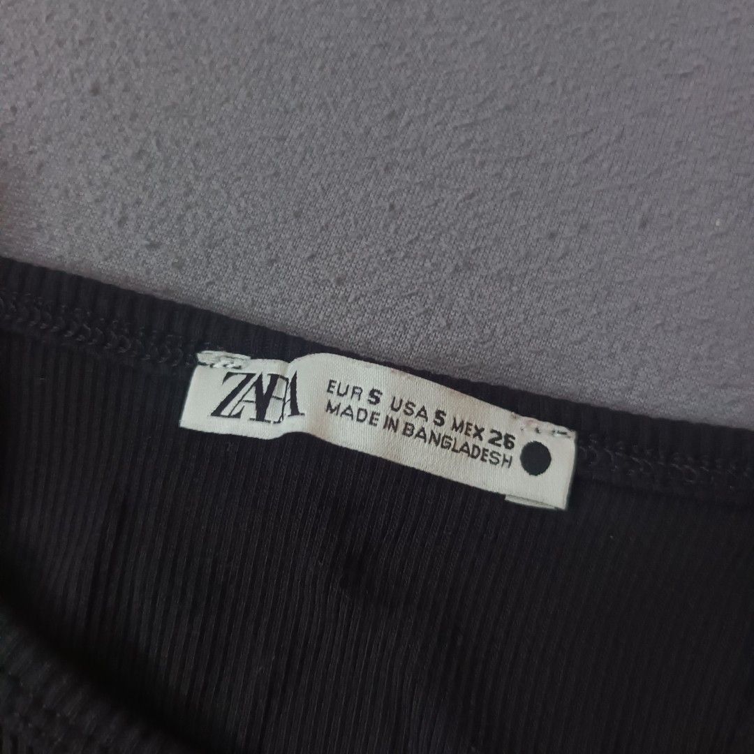 Zara black halter ribbed top size S (Category: Sleeveless) located in Makati City. Submitted by cdiana (Listing ID 1417296169, Image 3). Description: - used once for travel - 100% authentic, comes with Zara paper bag - size S, color: black.