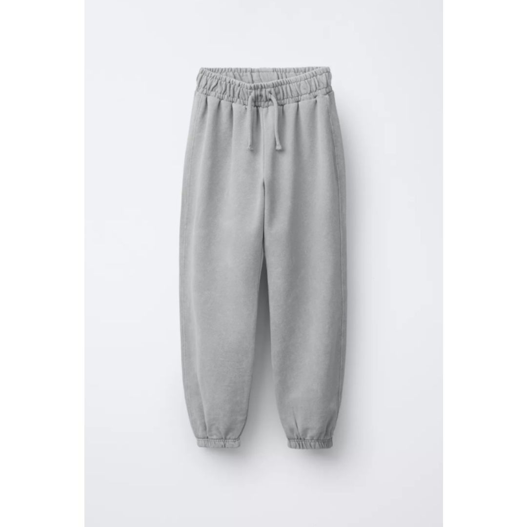 Zara Jogging Trousers size XS (Category: Other Bottoms) located in Makati City. Submitted by cdiana (Listing ID 1417248253, Image 1). Description: - can fit women's size XS (Zara kids size 13-14 yrs) - waist: 23 to 26 inches - 100% authentic and with Zara paper bag - drawstring & stretchable waist - see the last pic for other measurements.